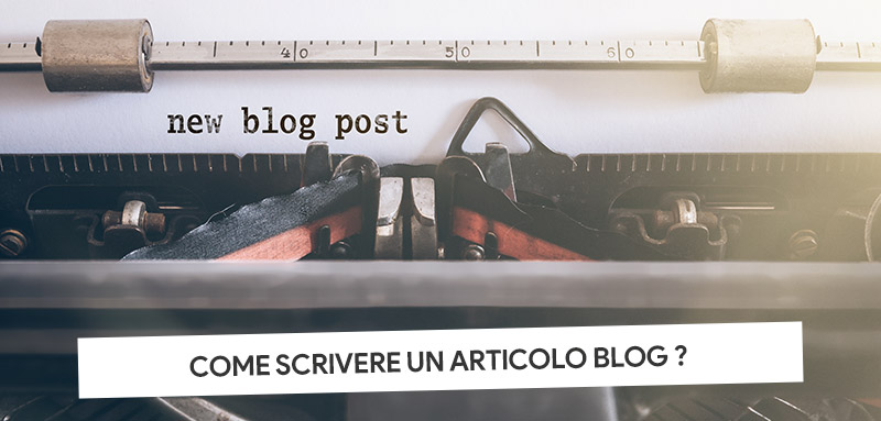 Una macchina da scrivere vintage con scritto all interno la frase: new blog post
