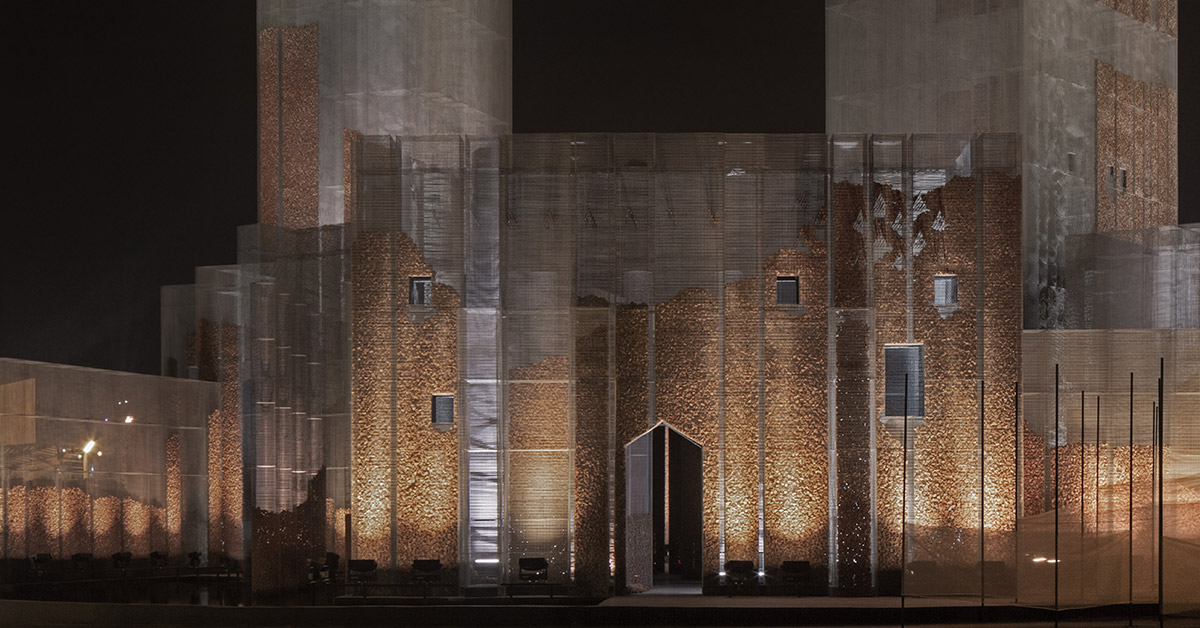 Scatto fotografico di una delle opere più famose di Edoardo Tresoldi dove il paesaggio si mischia con l arte.