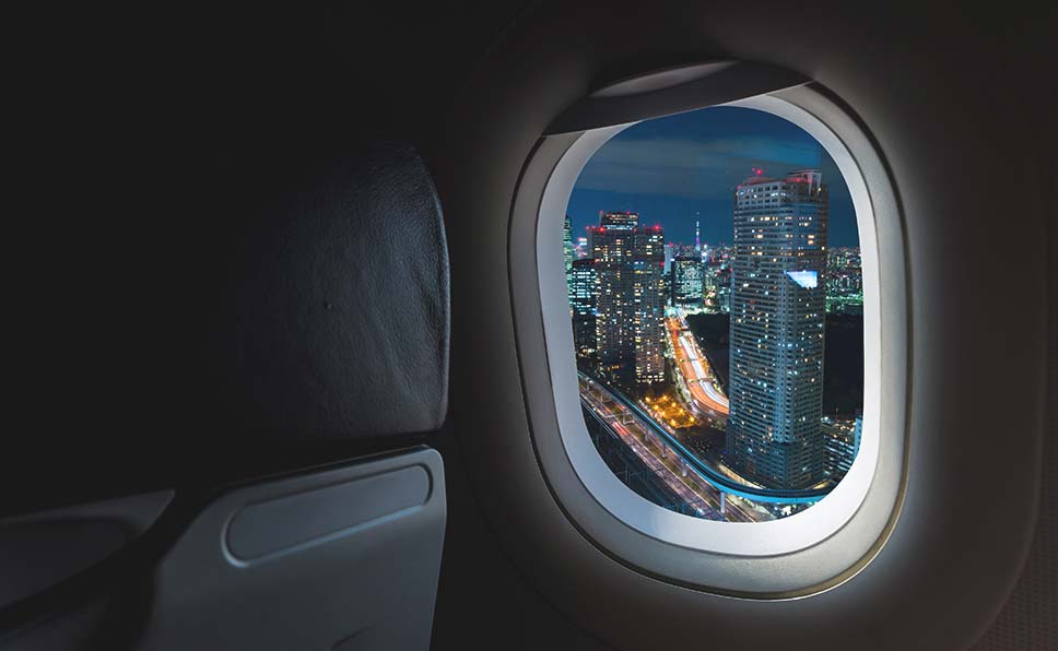 vista di un finestrino effettuata da un volo charter